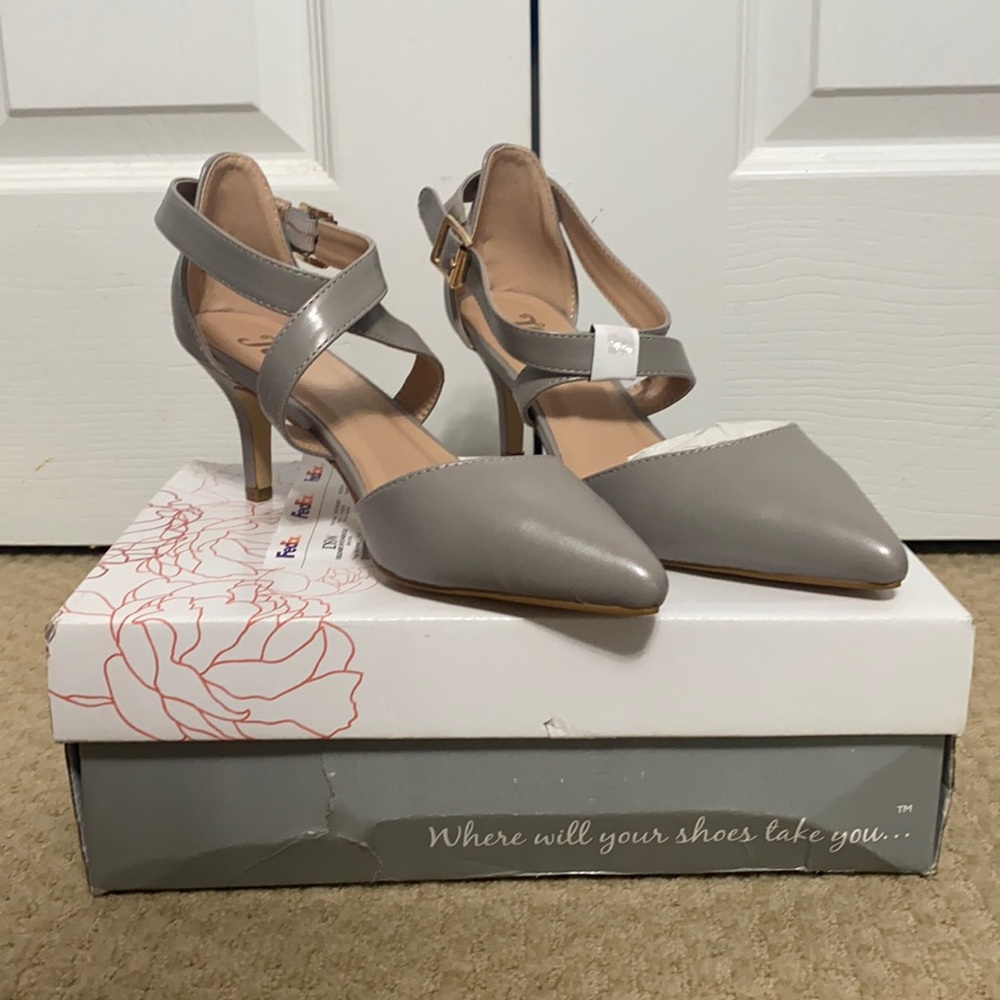Journee Collection Grey Riva Pump 7 1/2